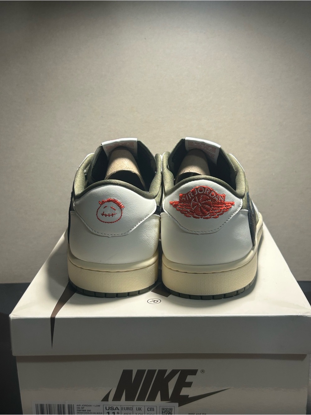 Travis Scott x Jordan Air Jordan 1 low Medium Olive size 11.5 - Picture 3 of 14